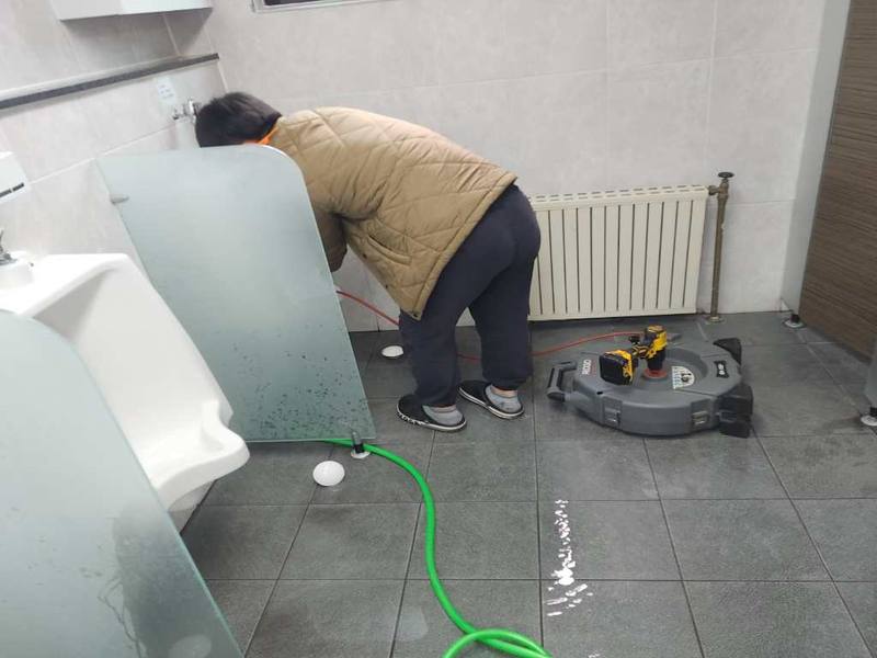수원 소변기막힘 작업사례 1